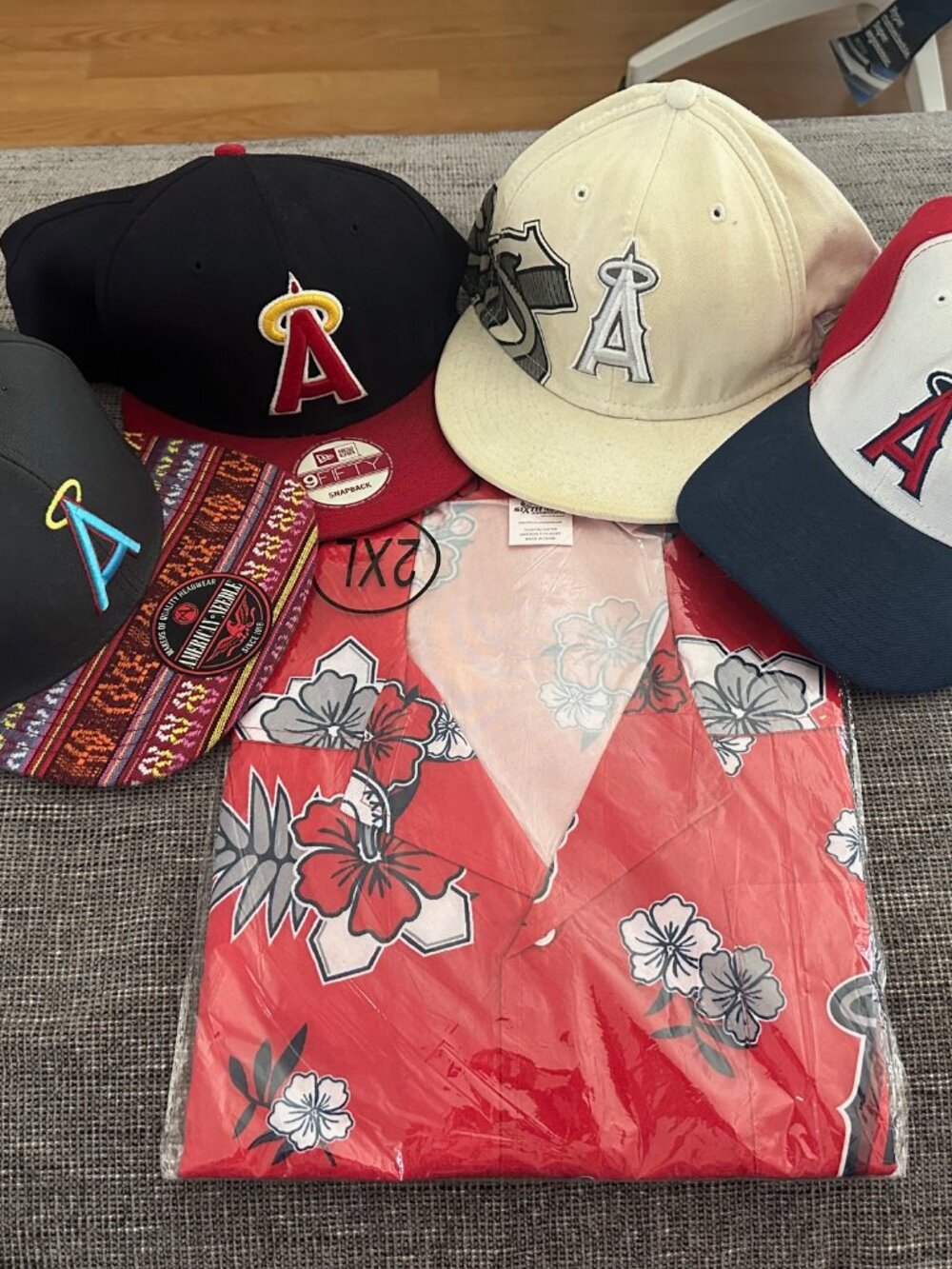 Anaheim Angels/Los Angeles Angels Lot: 4 Hats and Hawaiian Button Up Shirt 2XL